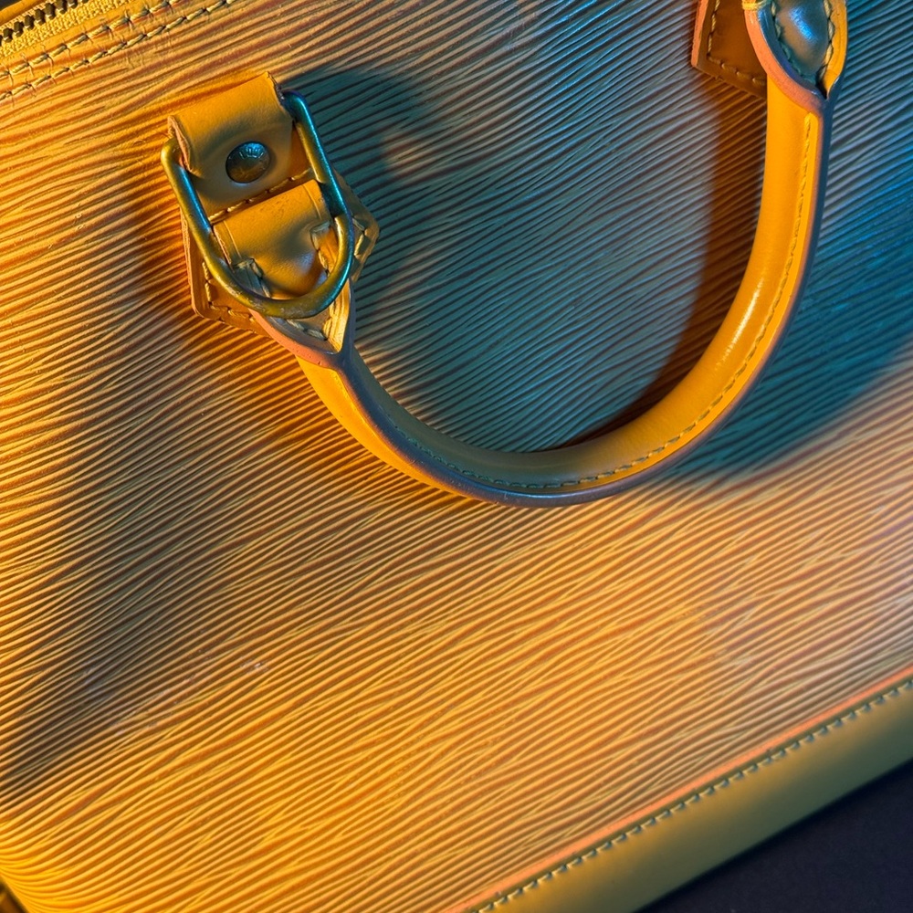 LOUIS VUITTON - ALMA EPI YELLOW with purple suede interior great condition!!! - Picture 10 of 13